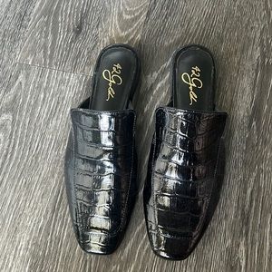 42 Gold Black Mules